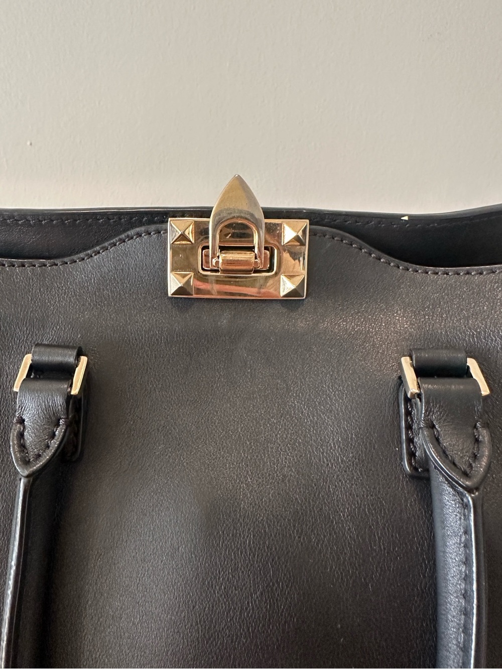 Valentino Garavani Black Leather Satchel with Gold Rockstuds - Picture 15 of 16